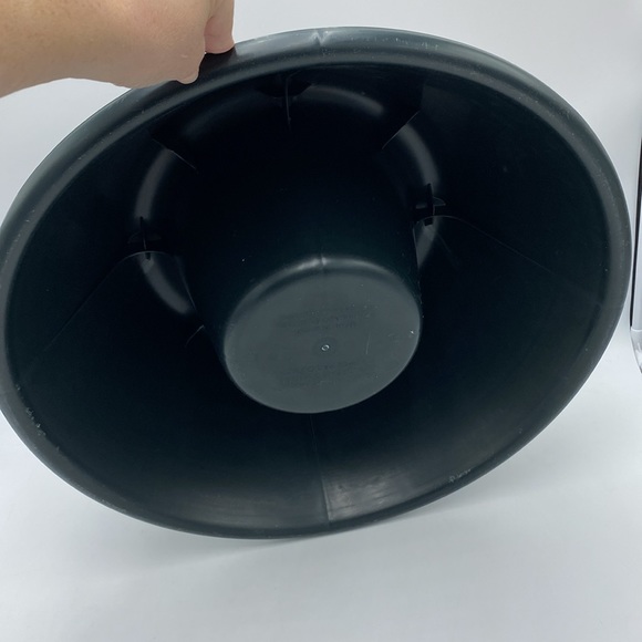 Fresh Cut Christmas Holiday Tree Stand for Real Trees up to 7.5 Feet - Picture 7 of 9